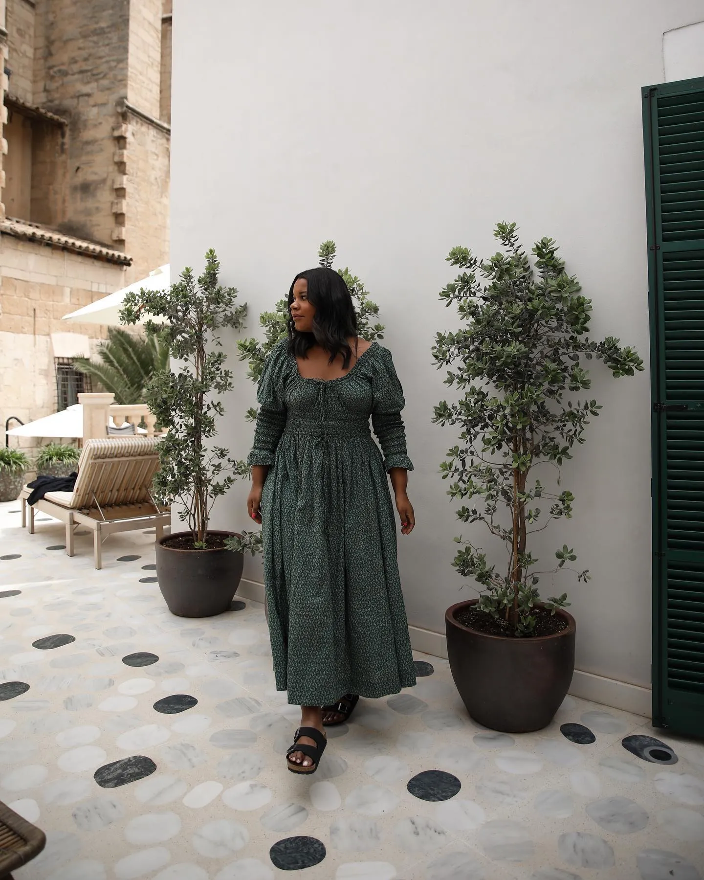 @styleidealist wears a dress with sandals