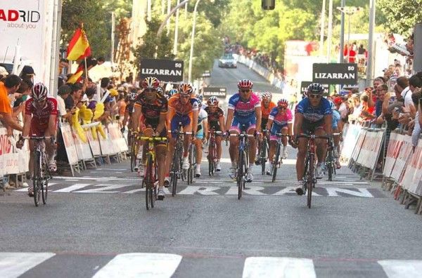 Alejandro Valverde leads the peloton home.