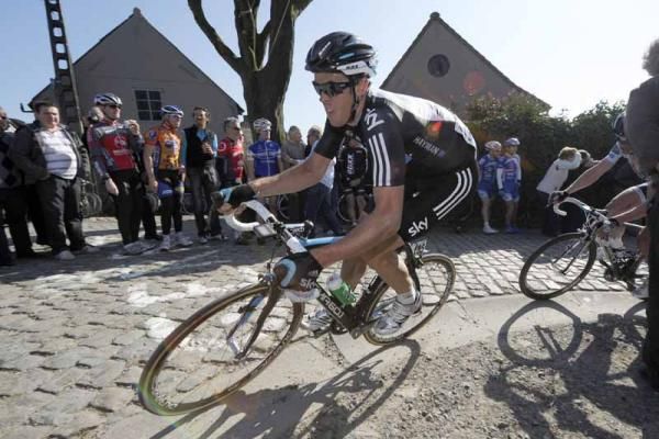 Hayman (Sky) hammers along the cobbles in the Spring