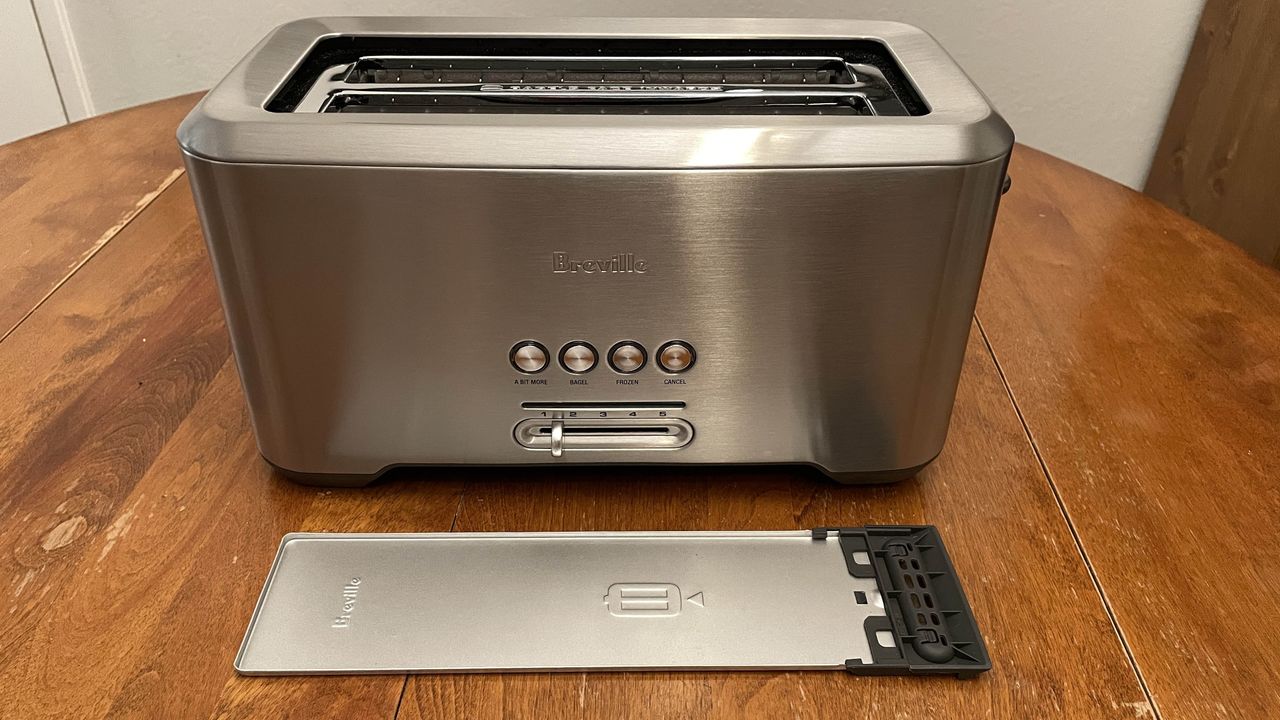 Breville Bit More 4-Slice Toaster with crumb tray
