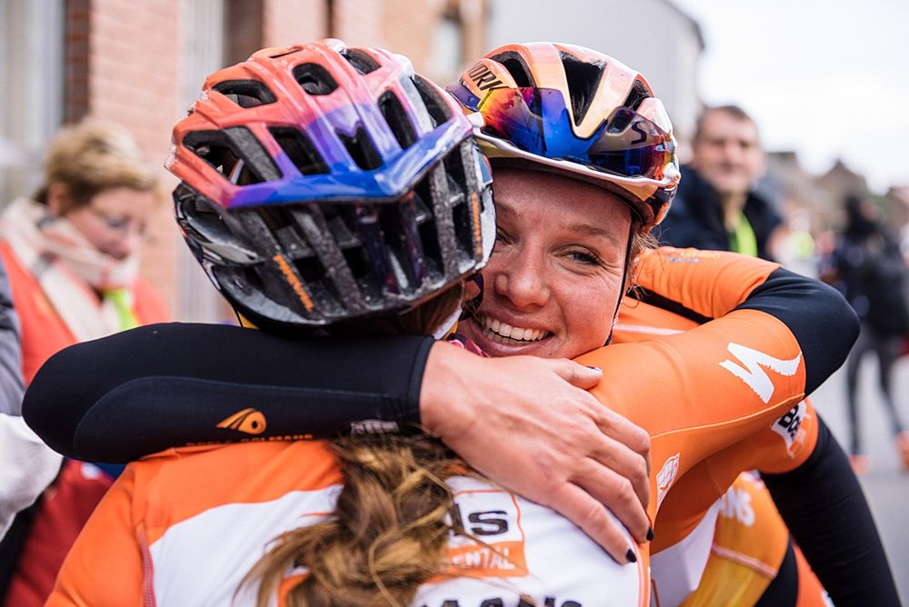 Chantal Blaak (Boels Dolmans) celebrates her win with teammates at the finish of Le Samyn des Dames