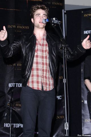 Robert Pattinson - Twilight - Celebrity News - Marie Claire