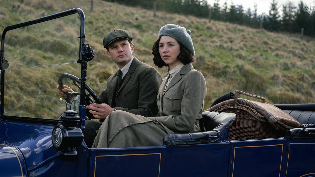 jeremy irvine and hermione corfield in outlander: blood of my blood season 1