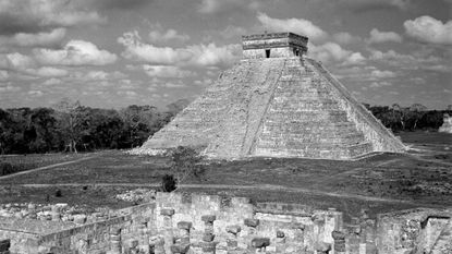 Mayan pyramid at Chichén Itzá