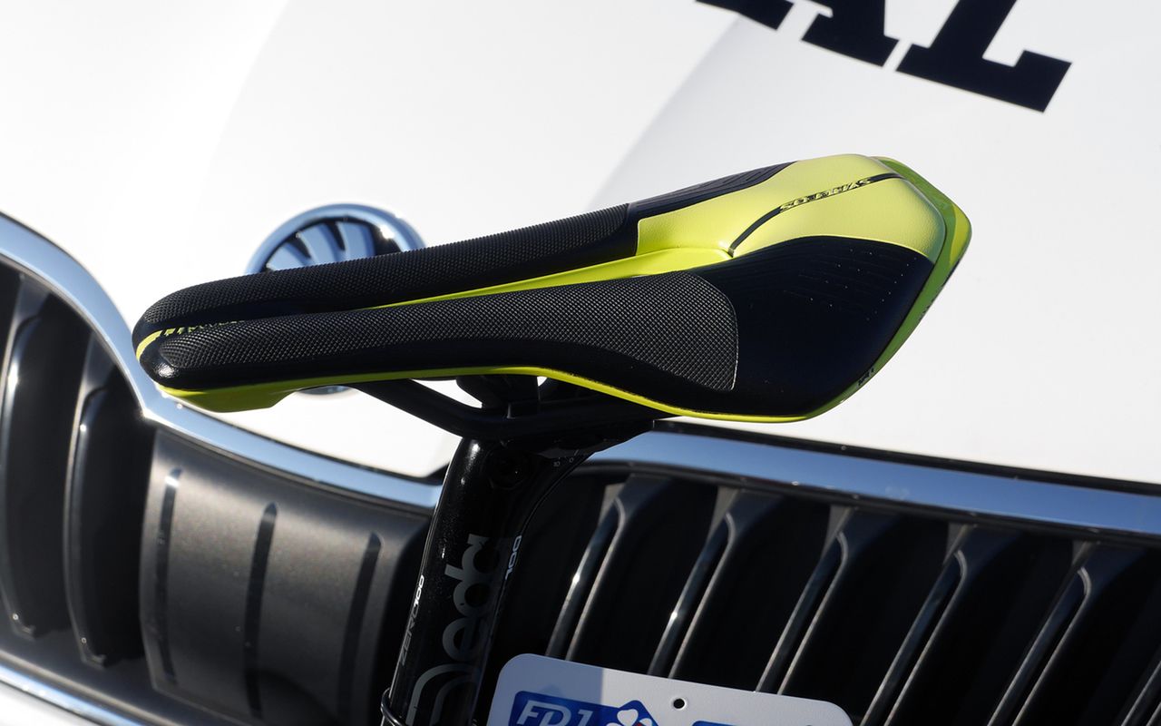 The Mitchelton-Scott riders pair their Scott bikes with finishing kit from Syncros