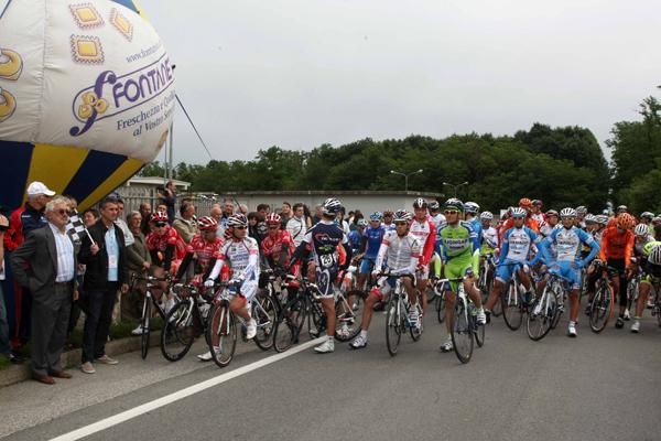 The peloton at the start