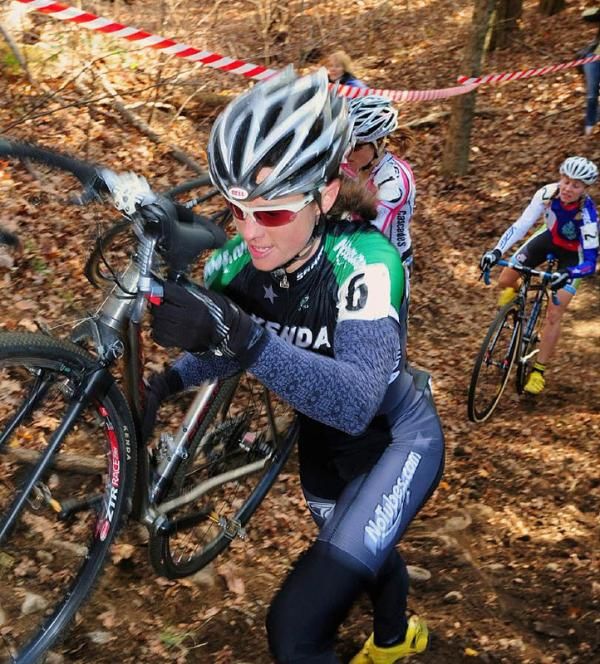 Mary McConneloug (Kenda-Seven-No Tubes) leads up the first run-up at the 2009 Cycle-Smart International.