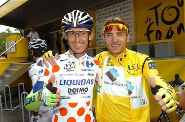 Italians rule France: Compatriots Franco Pellizotti (Liquigas) and Rinaldo Nocentini (AG2R La Mondiale) pose in their respective leader's jerseys