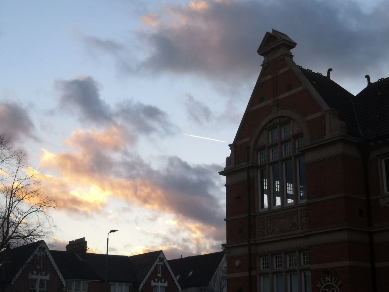 This is the same sunset seen through the 2x mode. Note the dynamic range optimization has dropped off, making the foreground building appear a lot darker.