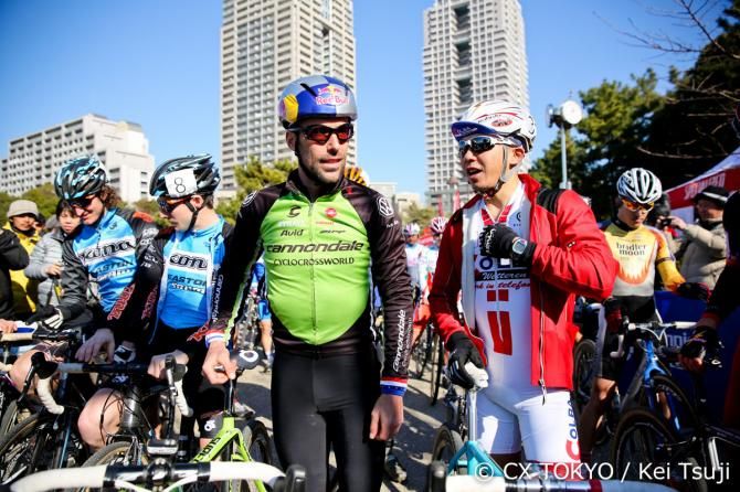 Tim Johnson and Yu Takenouchi at the start