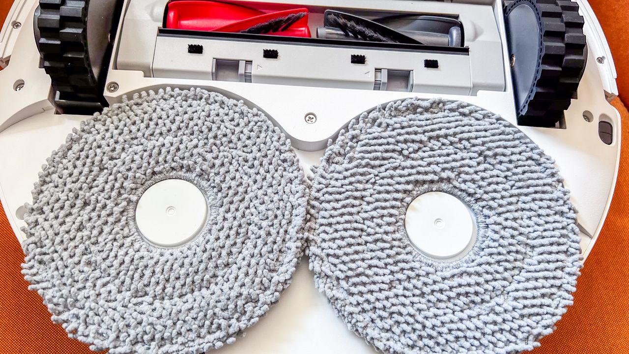 Brand new mop pads in the Roborock Qrevo Edge