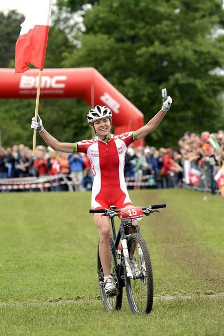 Maja Wloszczowska (Poland) gets the bronze medal