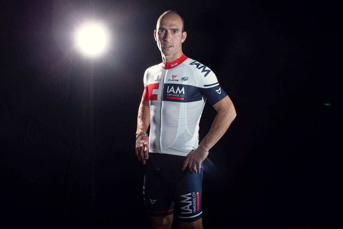 Vicente Reynes Mimo models the new kit