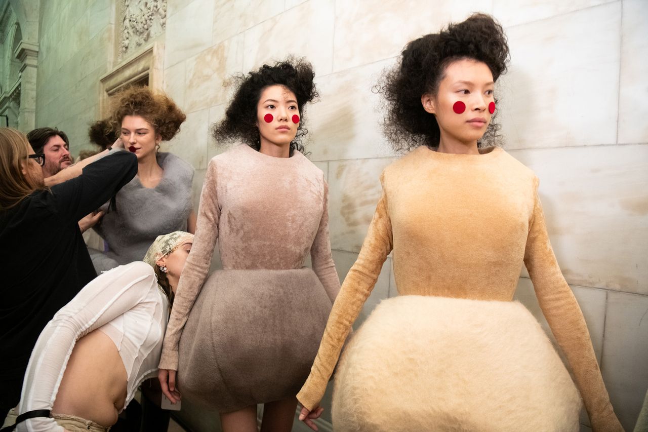 Models backstage Marc Jacobs S/S 2025