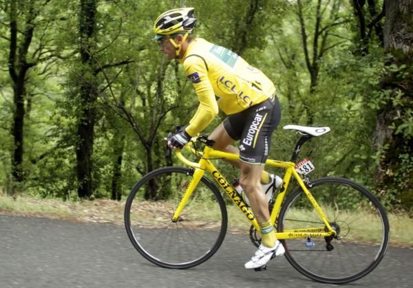 Thomas Voeckler (Europcar) kept wrapped up in yellow