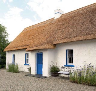 Exterior of an Irish thatched cottage
