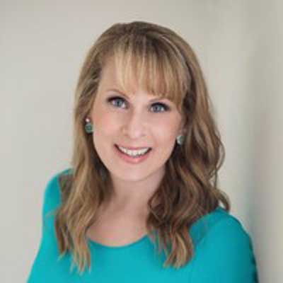 headshot of professional organizer C. Lee Cawley
