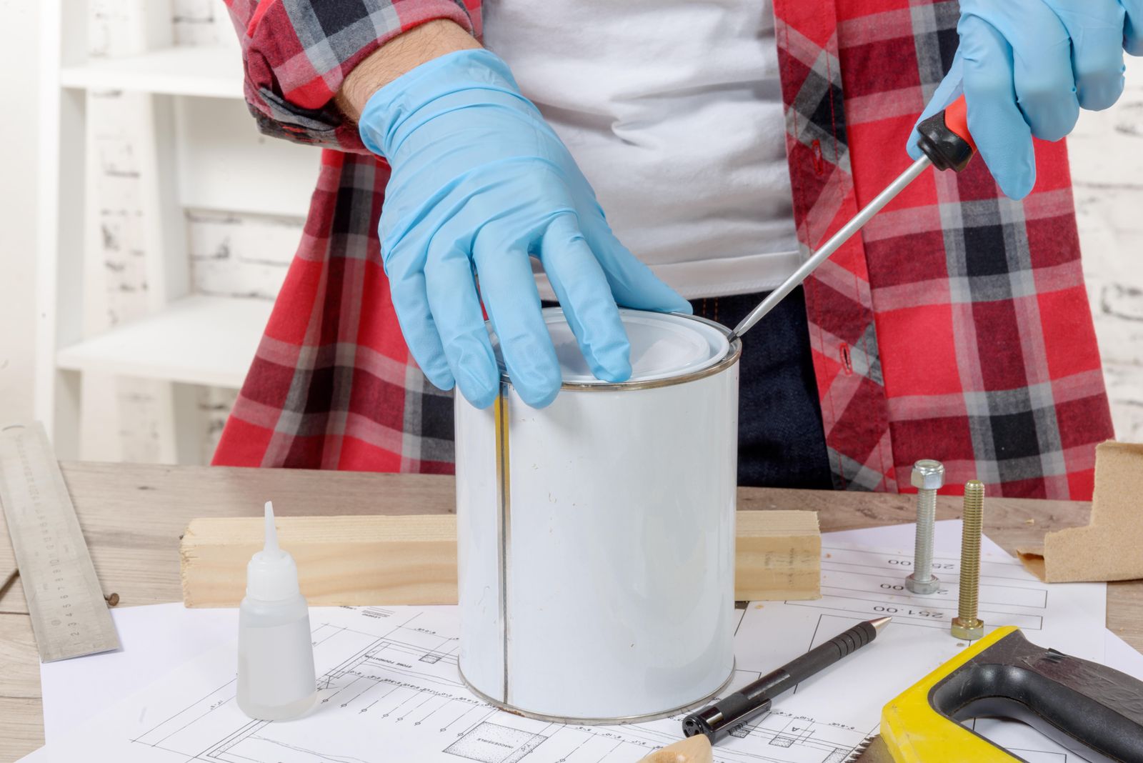 How to open a paint can Homes & Gardens