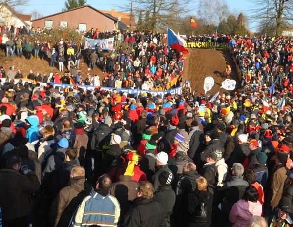 Huge crowds watched the elite men's race