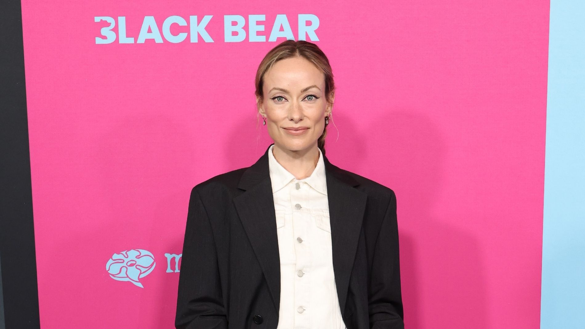 Olivia Wilde attends the Los Angeles premiere of "I Want Your Sex" at DGA Theater Complex wearing low-rise white jeans with black pointy toe pumps.