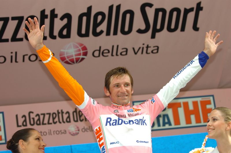 Dennis Menchov moved into the pink jersey after the 2009 Riomaggiore time trial