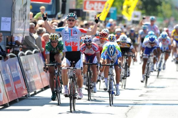 Andr&eacute; Greipel (Omega Pharma-Lotto) topped Aidis Kruopis (Landbouwkrediet) and Kenny Van Hummel (Skil-Shimano) for this second stage win.