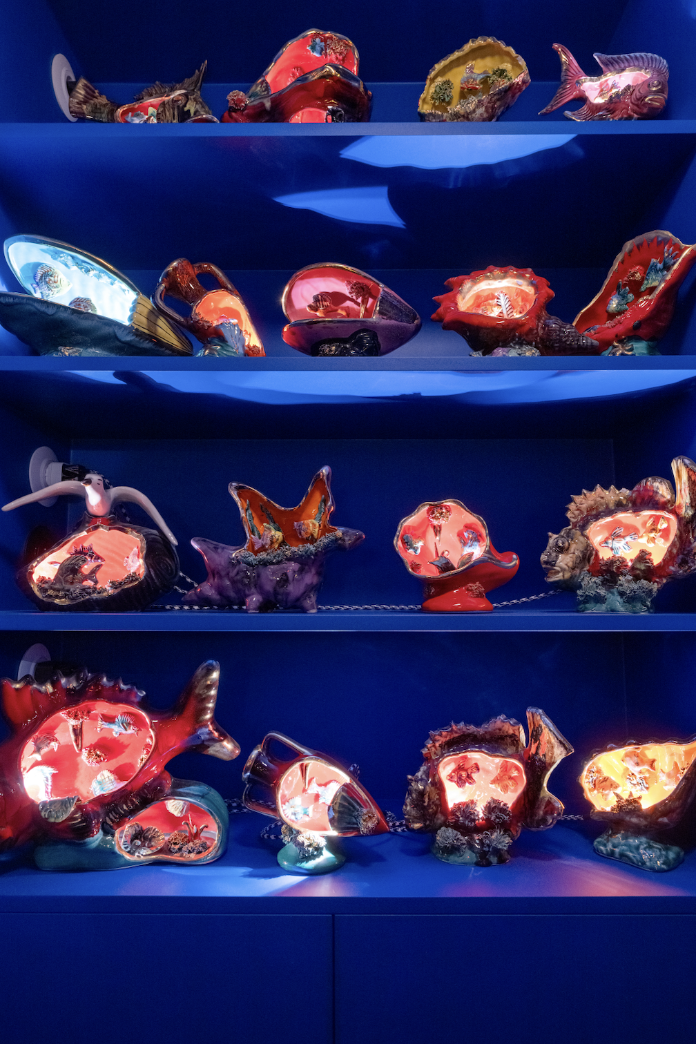 Shell-shaped lights in a bathroom