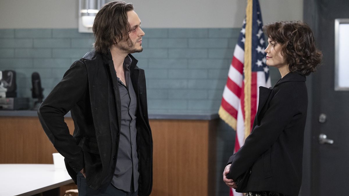 Jonathan Jackson and Rebecca Herbst as Lucky and Elizabeth in the police station in General Hospital