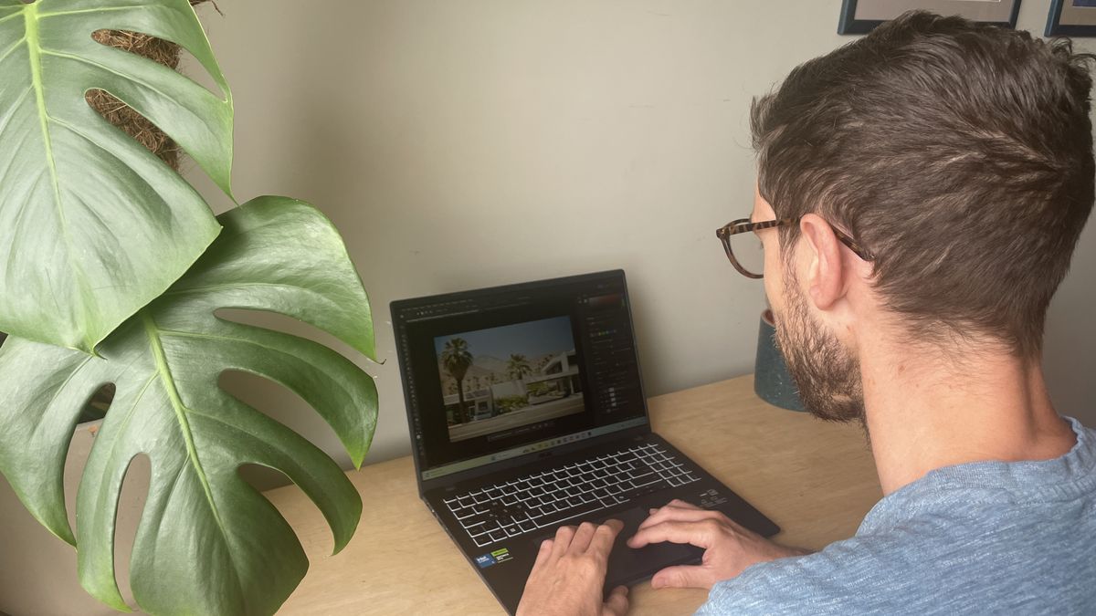 ASUS V16