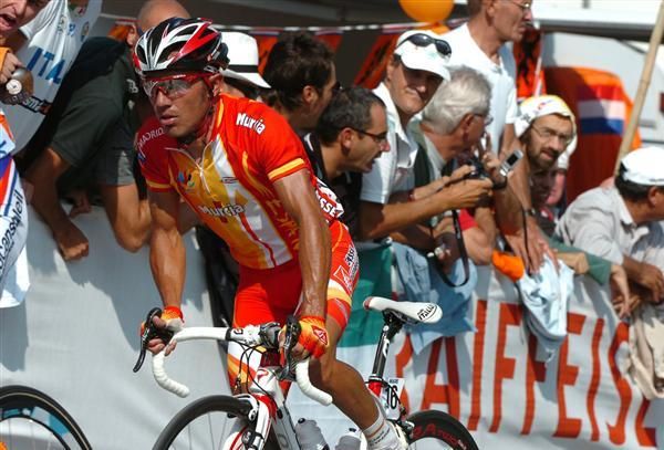 Joaqu&iacute;m Rodr&iacute;guez (Spain) gets out of the saddle.