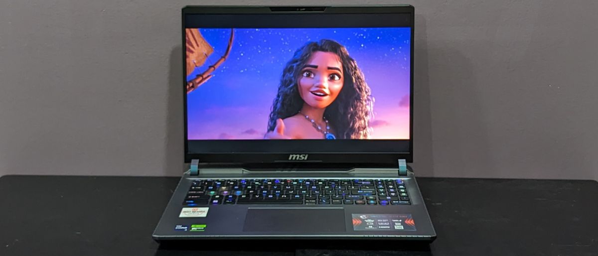 MSI Vector 16 HX A14VHG: Moana looking at the screen