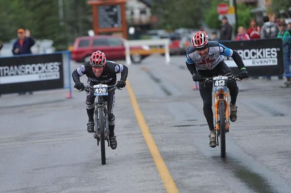 Mario Keller and Michel Tessier sprint to the finish