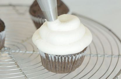 How to ice cupcakes | GoodtoKnow