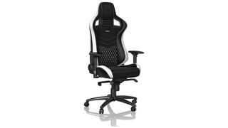 En svart och vit gamingstol av typen Noblechairs Epic (Real Leather) visas upp mot en vit bakgrund.