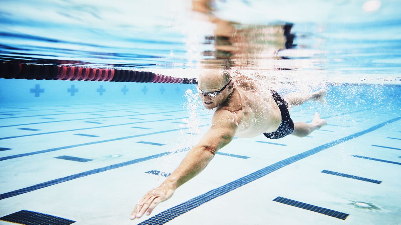 Is swimming cardio? Image shows man doing lane swimming in pool