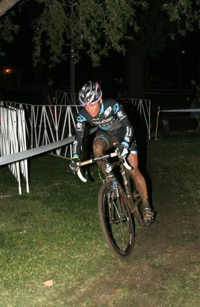 Nicole Duke (Raleigh-Clement) chasing Katie Compton.