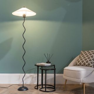 ValueLights Wiggle Floor Lamp with Origami Shade