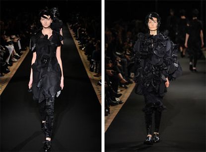  Watanabe dressed the models in triangles, waves and petal shapes, tunic tops, ponchos, capes and dramatic long skirts. mostly using dark colours. Accessorised with close fitted head garments