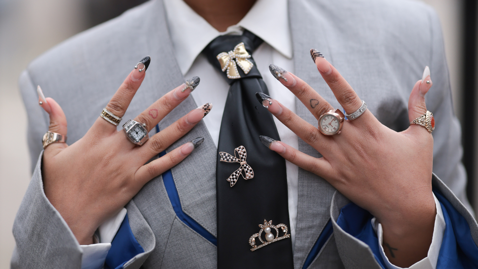 Molten Chrome Nails Are The Anti-Summer Nail Trend To Know | Marie Claire UK