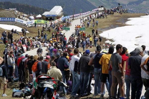 Tifosi are out in force to witness the unique spectacle of the dirt road Plan de Corones mountain time trial.