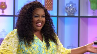 NAILED IT Season 5 Nicole Byer in the episode Can't Believe It's a Cake of NAILED IT. Cr. NETFLIX ©2021