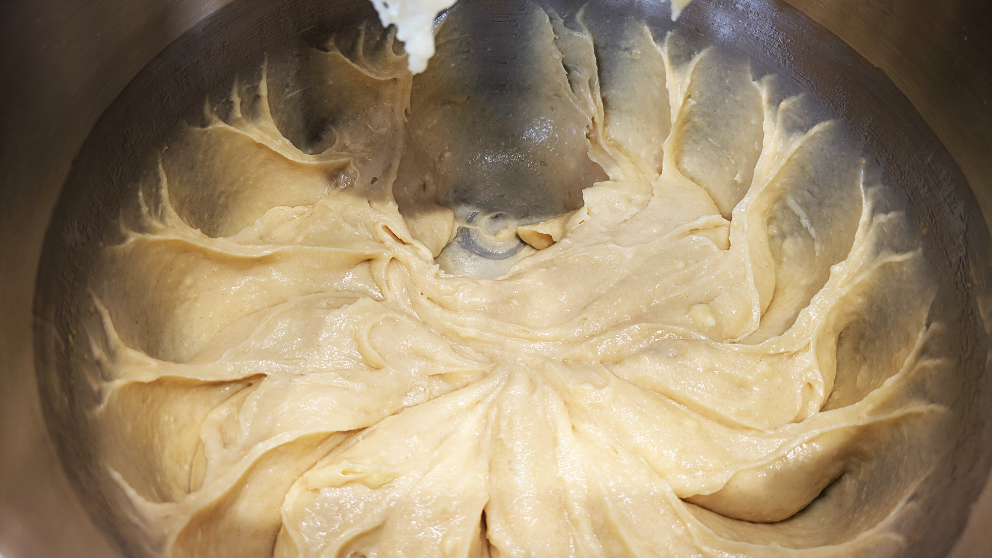 Ooni Halo Core stand mixer making cake batter