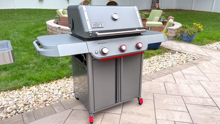 Weber Genesis E-325 Titanium Edition