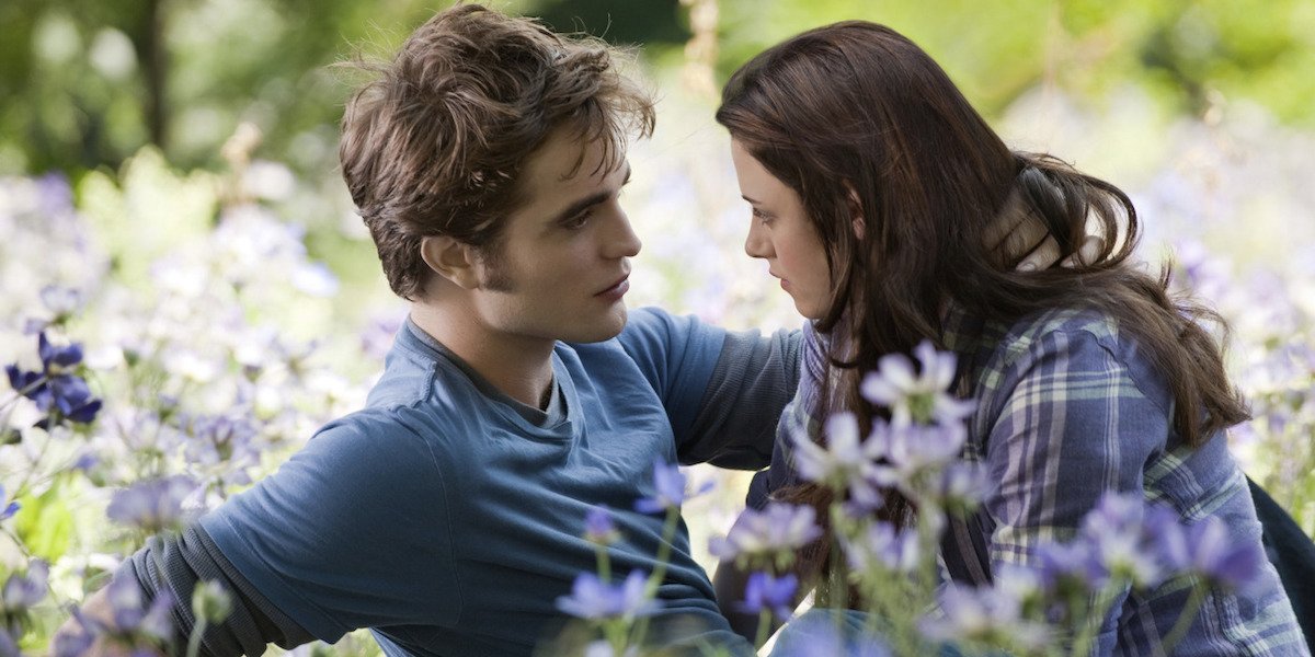 Robert Pattinson and Kristen Stewart in Twilight Saga: Eclipse