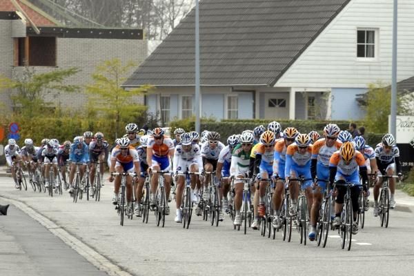 The peloton ride during stage three of Franco-Belge.