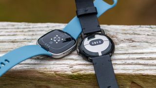 Fitbit Versa 4 vs Google Pixel Watch sensors