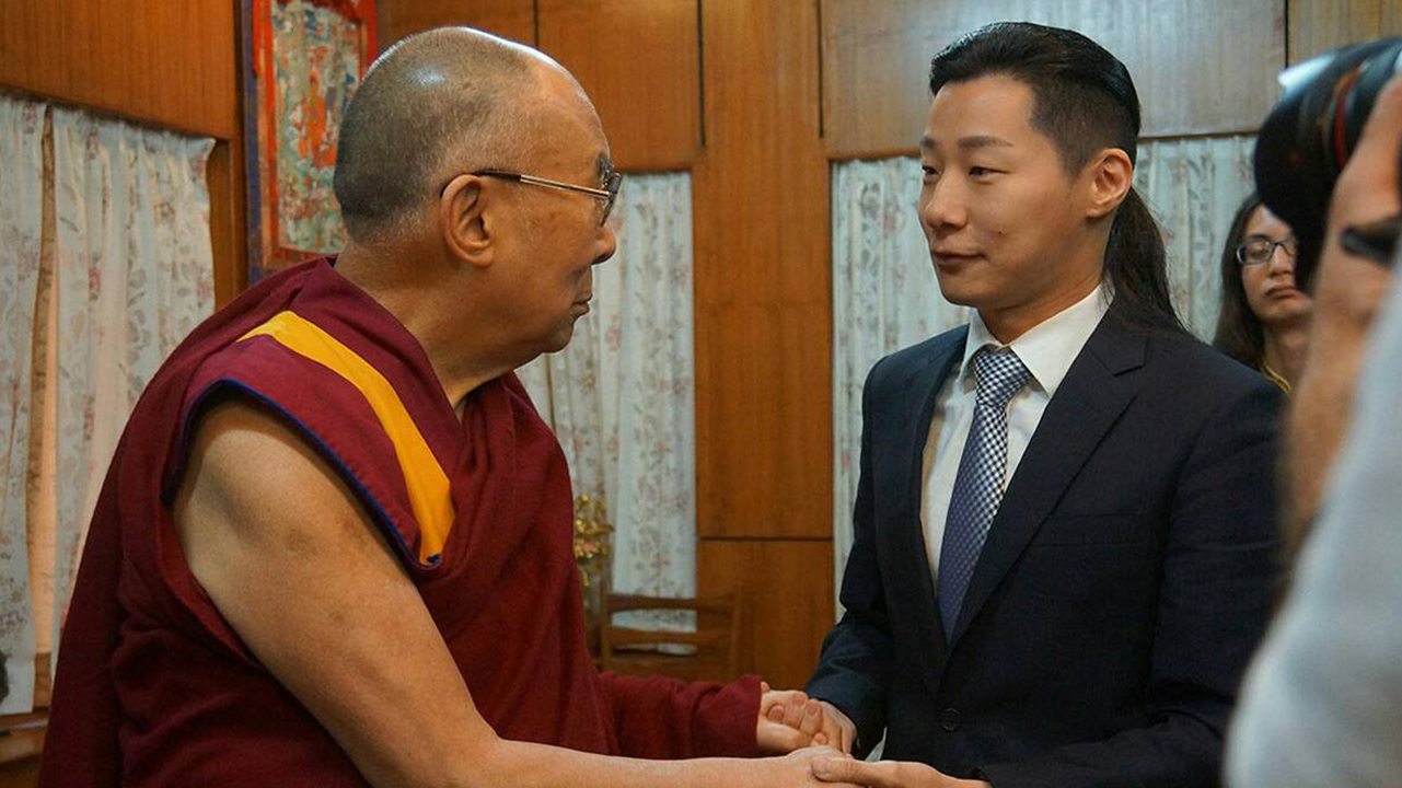 A picture showing Freddy Lim&#039;s meeting with the Dalai Lama