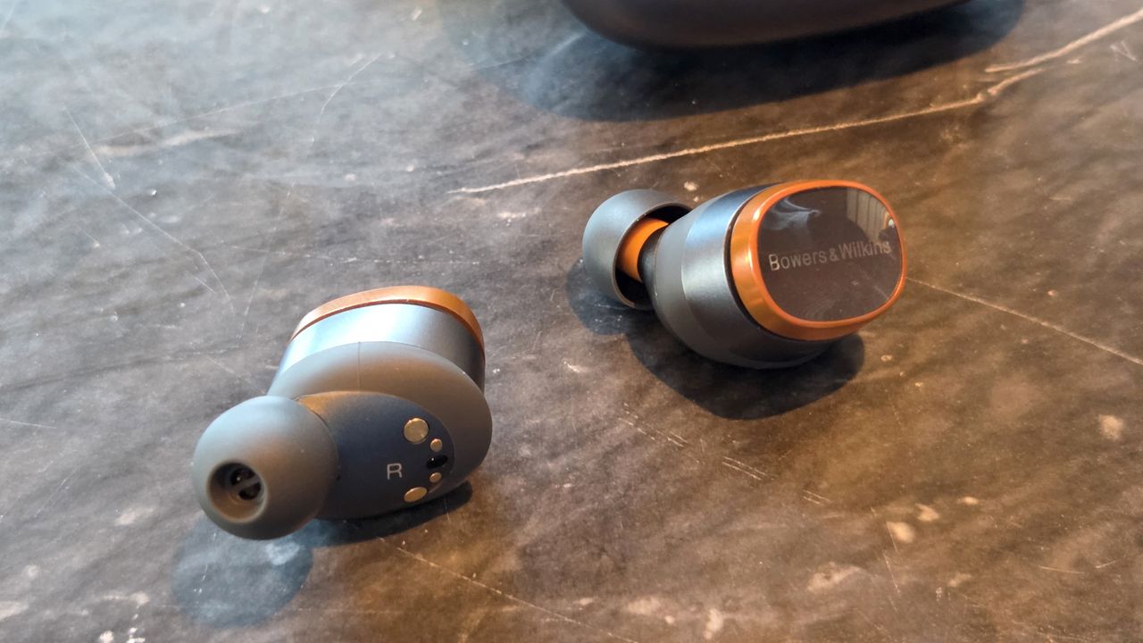 Bowers &amp; Wilkins Pi8 McLaren Edition
