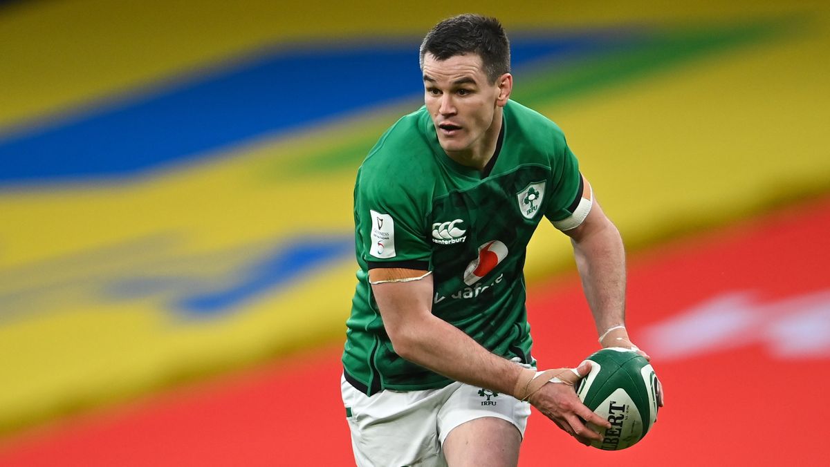 Johnny Sexton playing rugby for Ireland