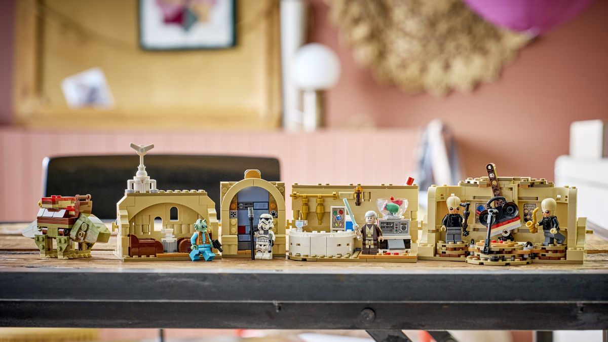 Mos Eisley Cantina Smart brick